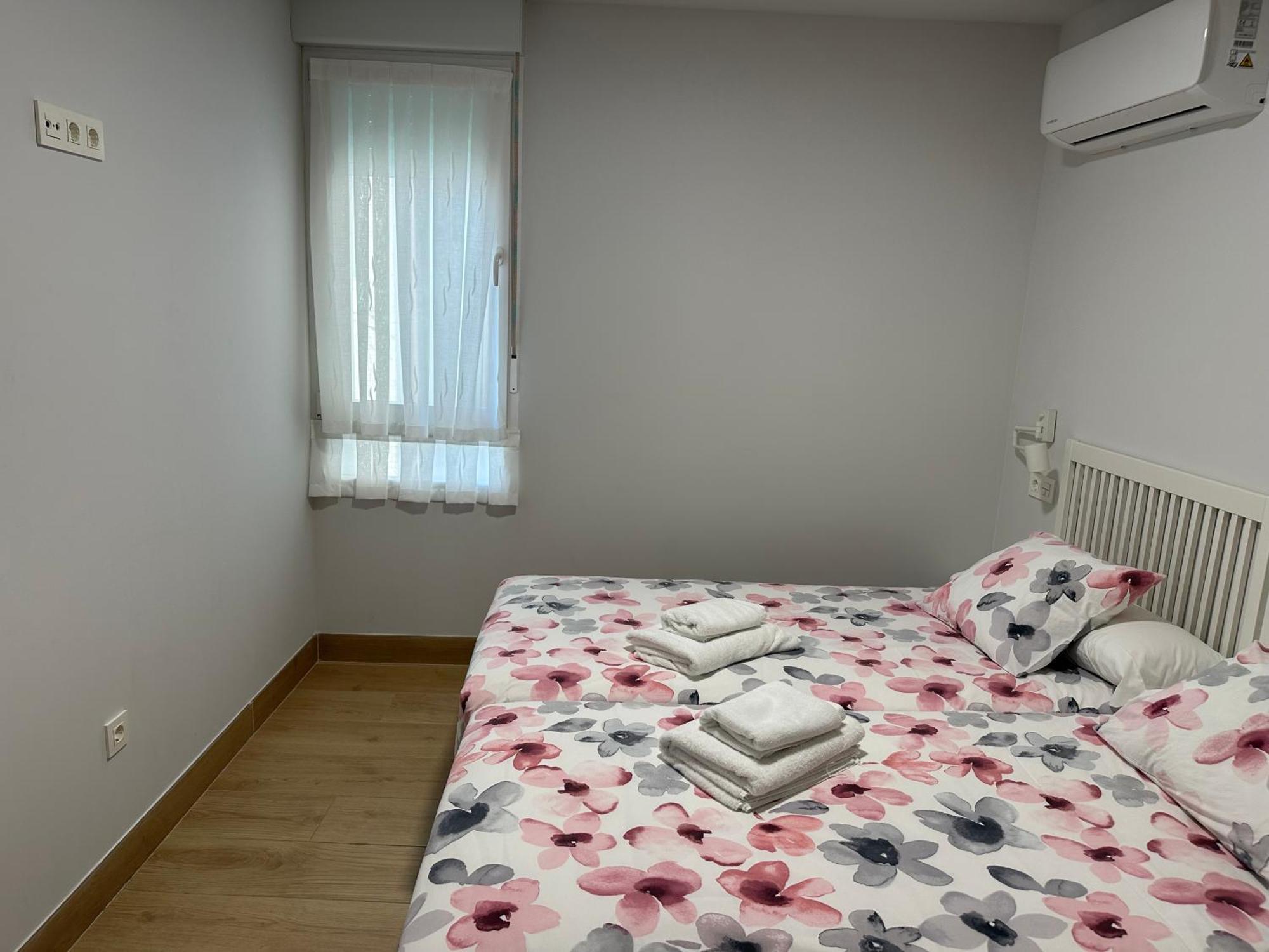 Apartamentos Turisticos Santa Apolonia 62 Aviles Bagian luar foto