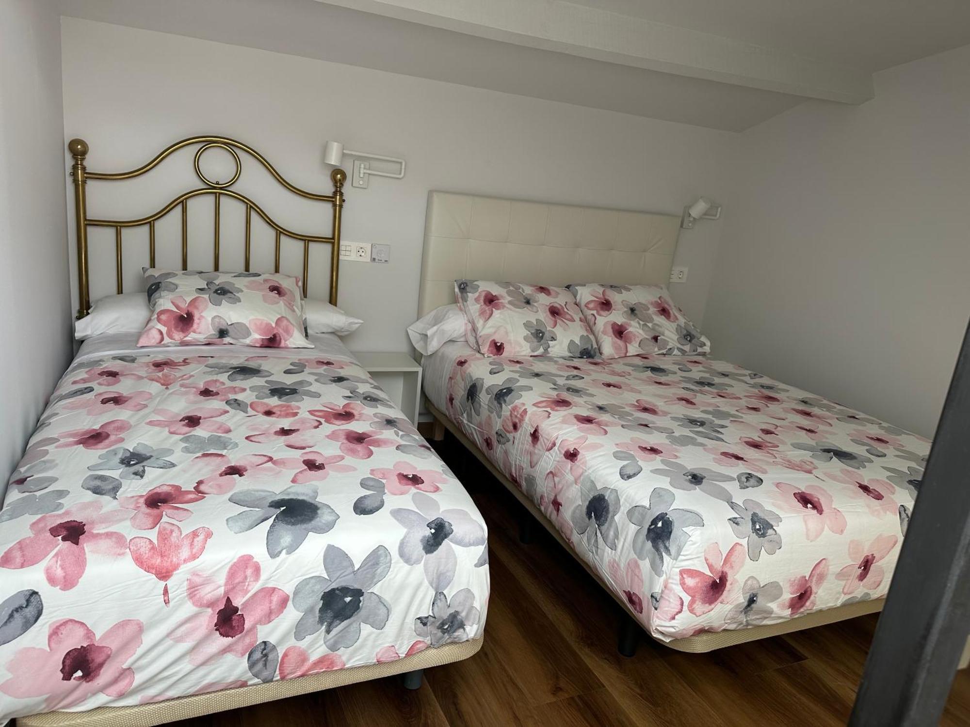 Apartamentos Turisticos Santa Apolonia 62 Aviles Bagian luar foto