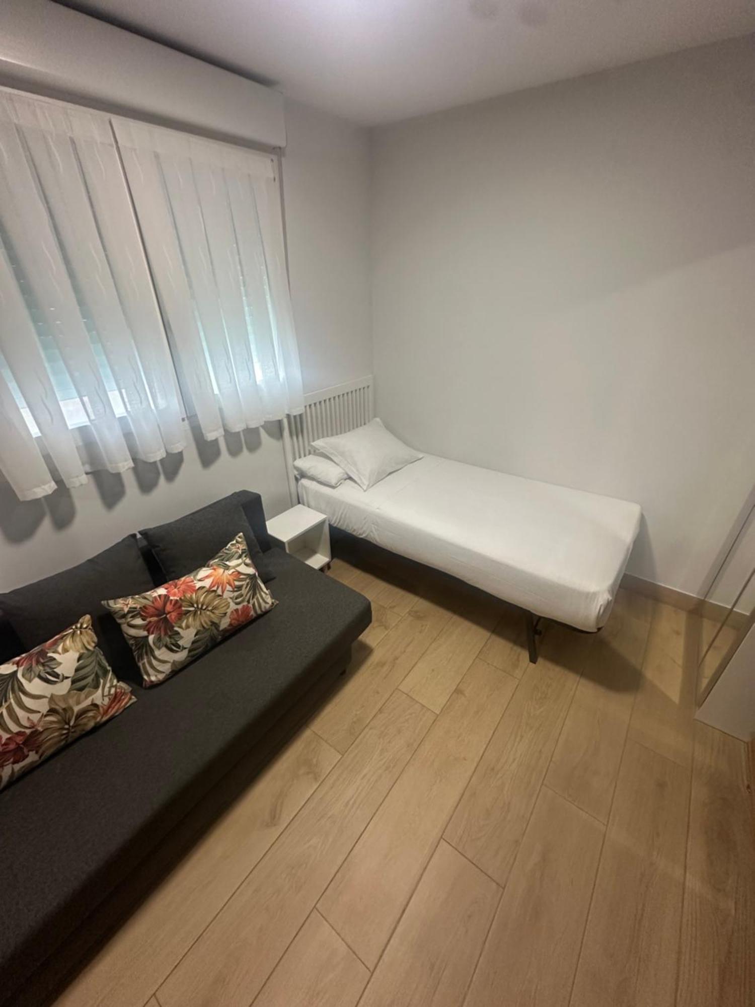 Apartamentos Turisticos Santa Apolonia 62 Aviles Bagian luar foto